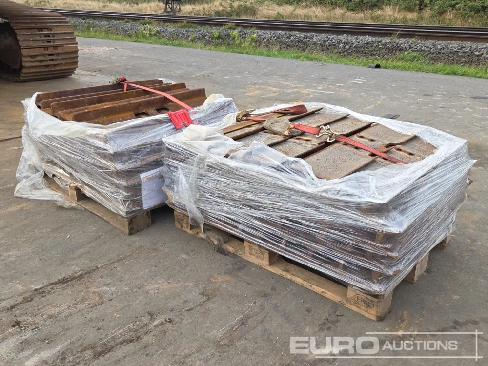 Pallet of 910mm Steel Tracks to suit CAT D6