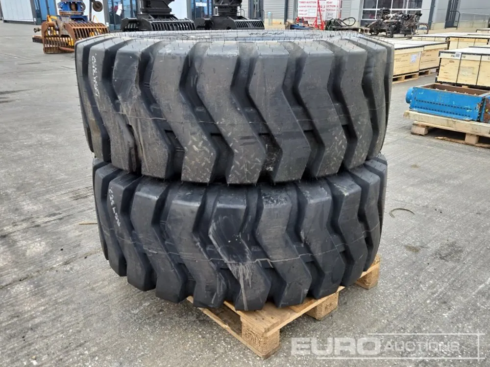 Unused JCB Sitemaster 20.5-25 Tyre (2 of)