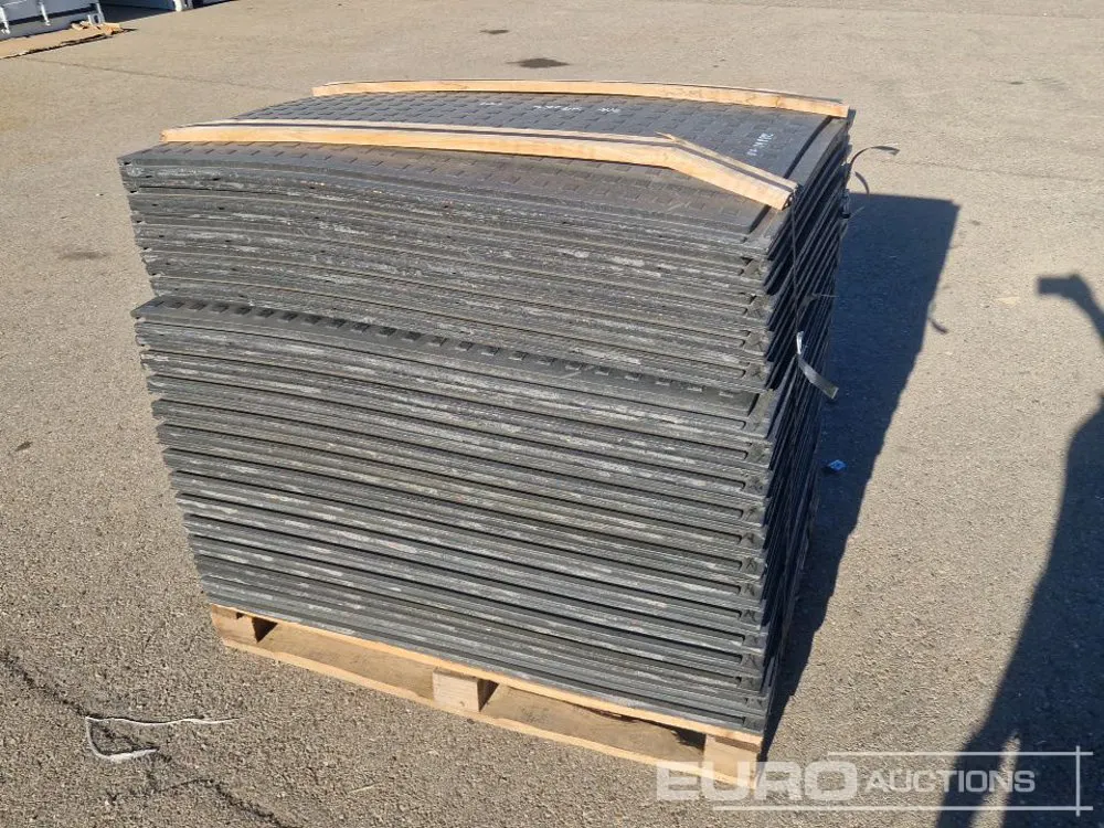 Unused Pallet of Plastic Connectable Road Plates, 1200x800x28mm, 22kg per Plate (35 of)
