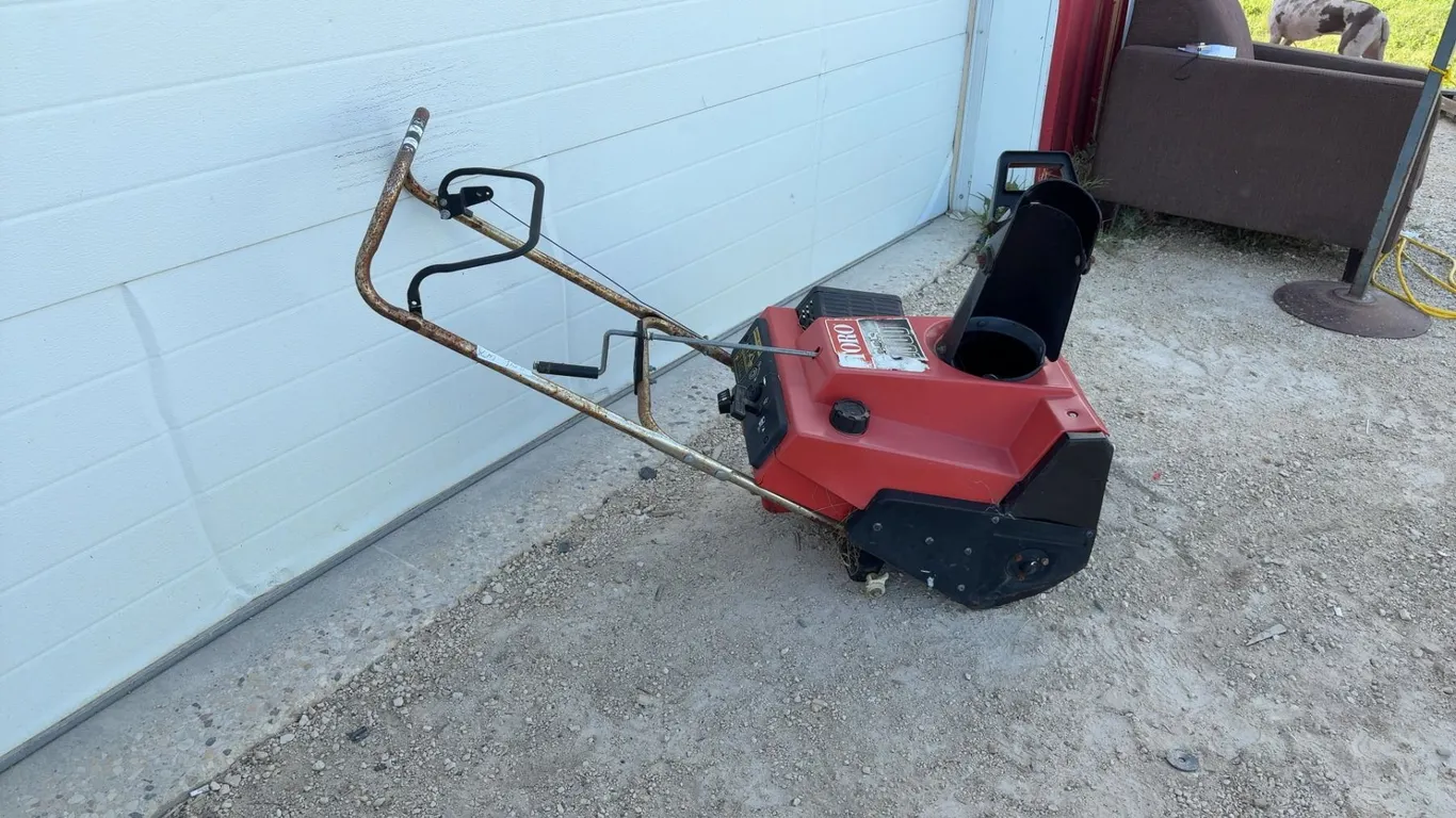 Toro Power Shovel Single-Stage 2-Stroke Snowblower, Missing a Wheel