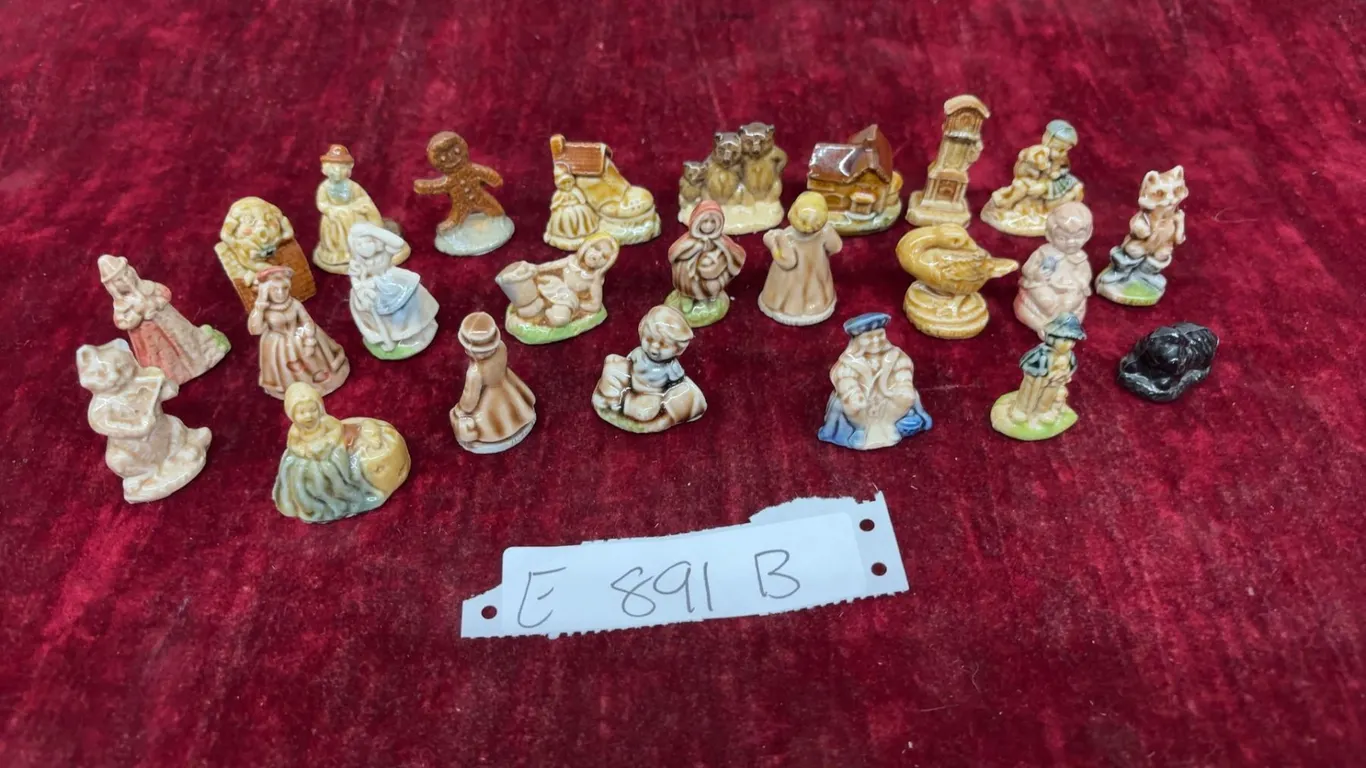 Red Rose Tea Ceramic Nursery Rhymes Figurines