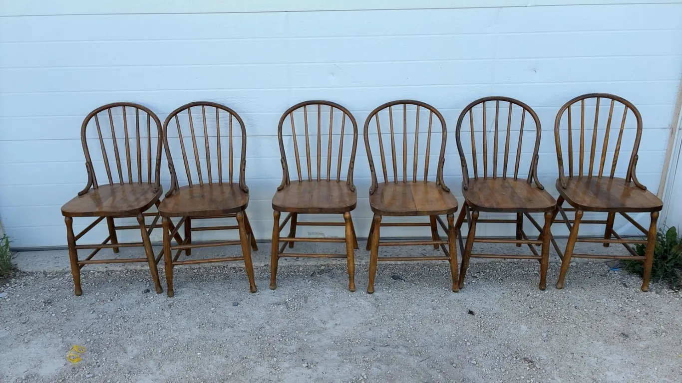 Set of 6 Antique Windsor Style Bow-Back Spindle Wooden Dining Chairs