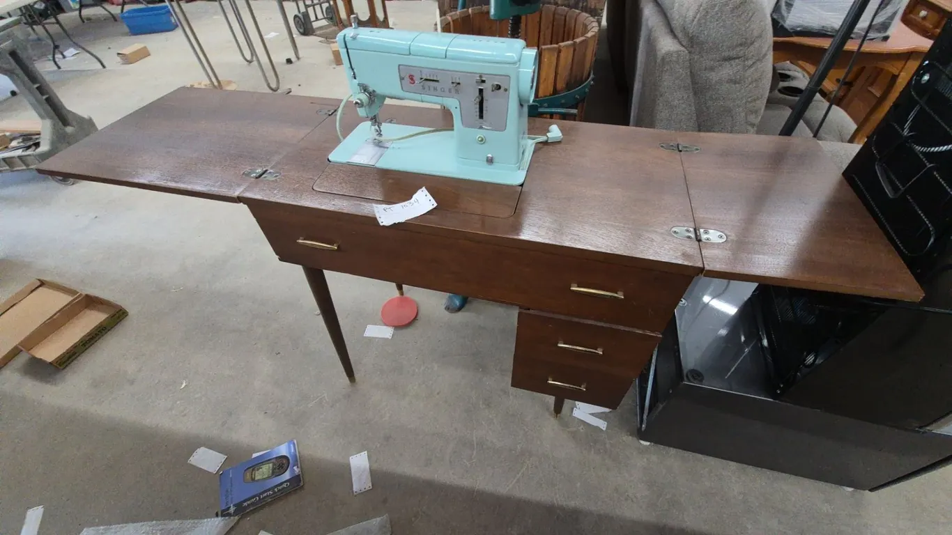 Vintage Singer Electric Sewing Machine in Cabinet with Drawers