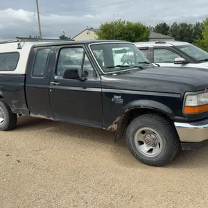 1994 Ford F150 Supercab, TOD & Key, Dual Gas Tanks, Truck Cap, 333,136 KM