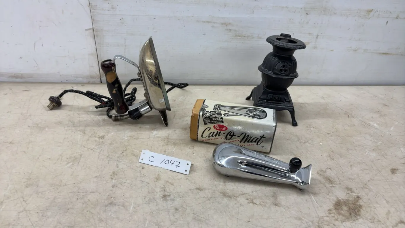 Vintage 1940s Rival Can-O-Mat Chrome-Plated Wall-Mounted Can Opener With Original Box, Iron