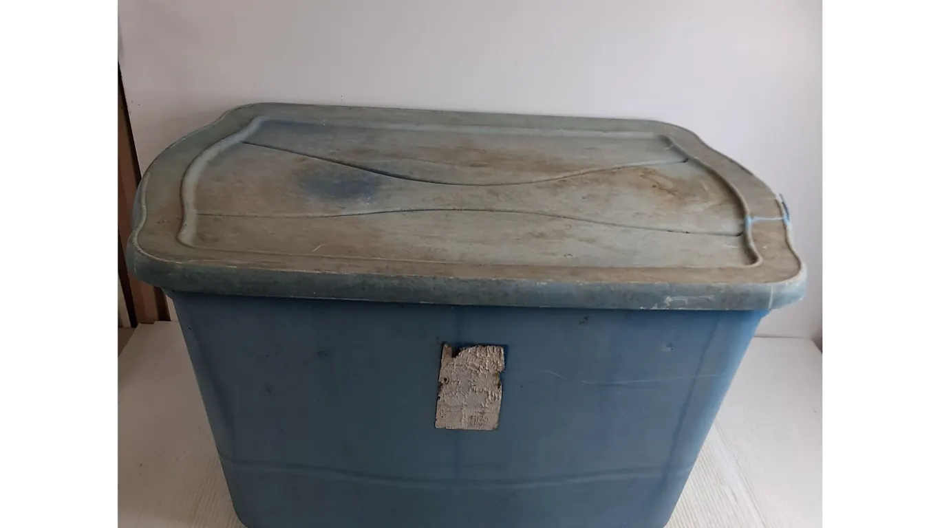 Rubbermaid Storage Bin w/Lid - 26x17x17" - Cannot Ship