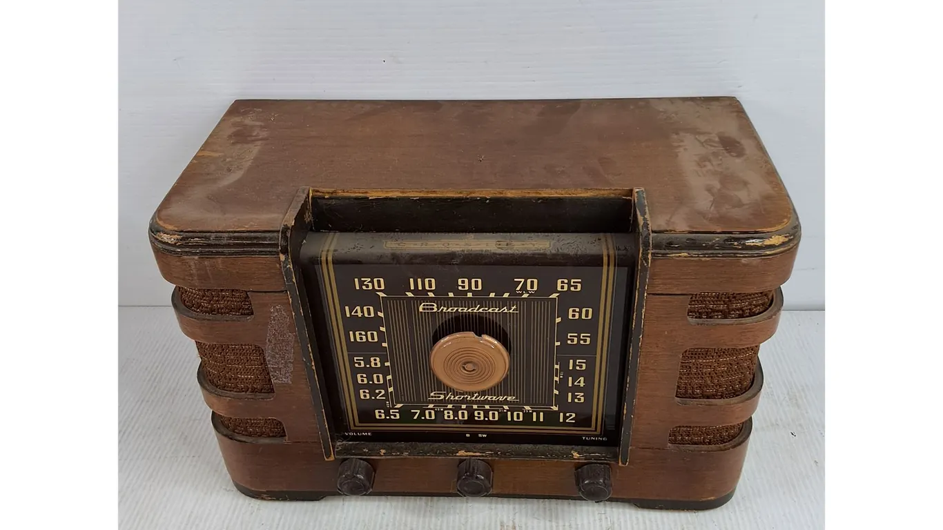 Vintage Crosley Tube Radio - As Is