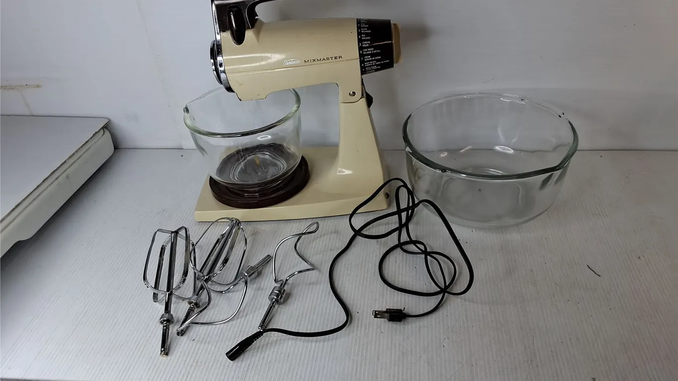 Vintage Sunbeam Mixmaster- Powers On, Can't Ship