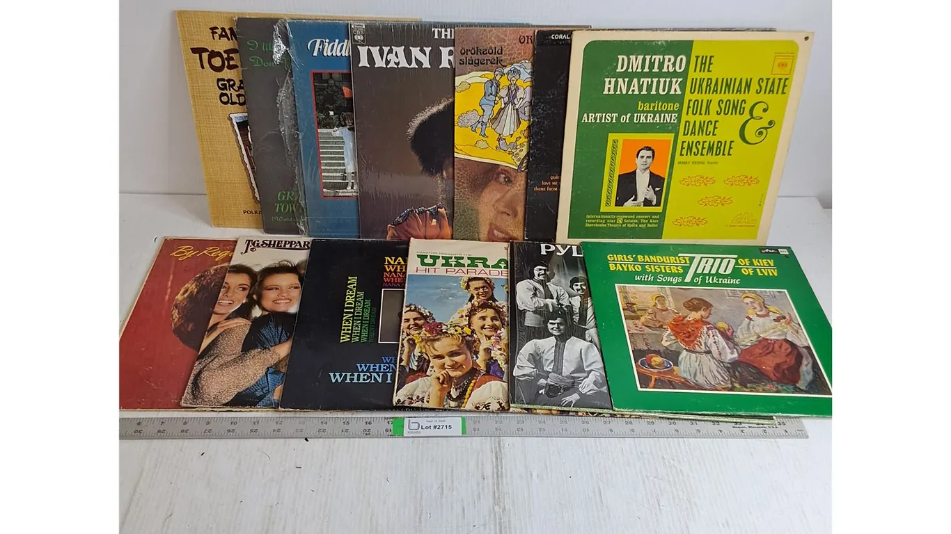 (13) Records Featuring Ukrainian Music,T.G. Sheppard,Nana Mouskouri and others