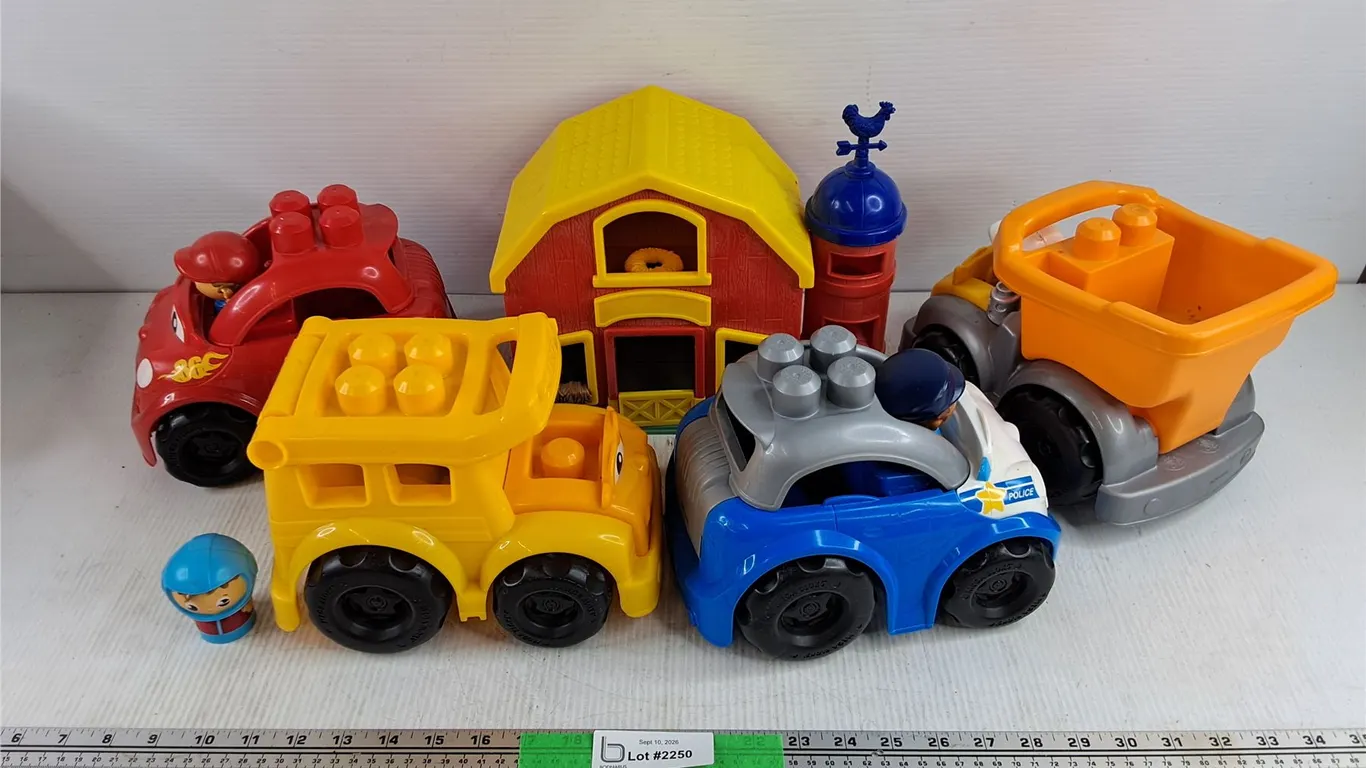 Toy Play Barn & Toy Truck