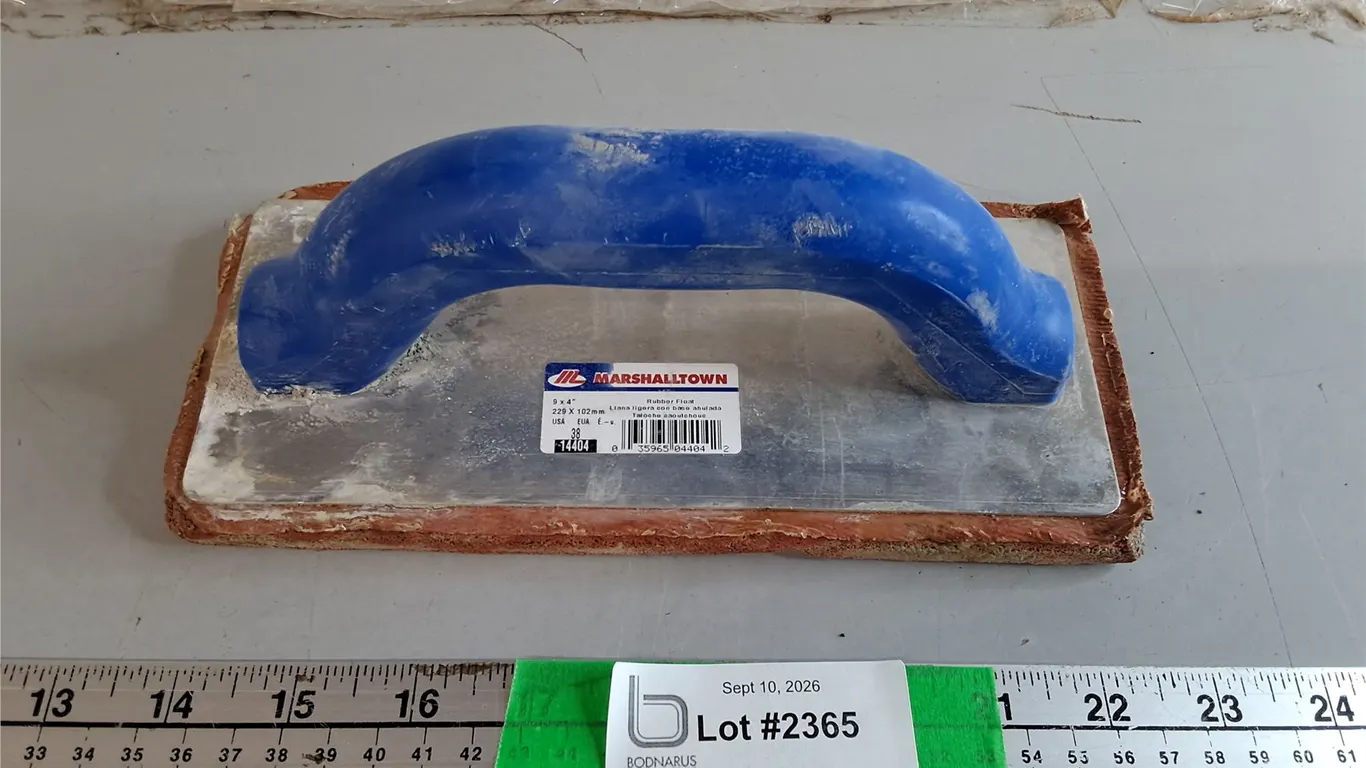 Marshalltown 9" x 4" Rubber Float