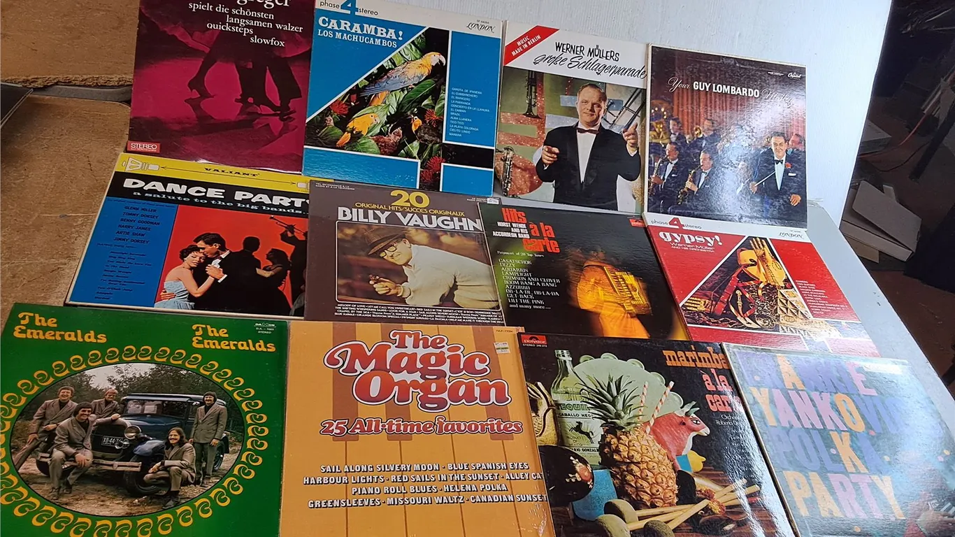 (12) Records- Billy Vaughn, Guy Lombardo, Frankie Yankovic, Misc.