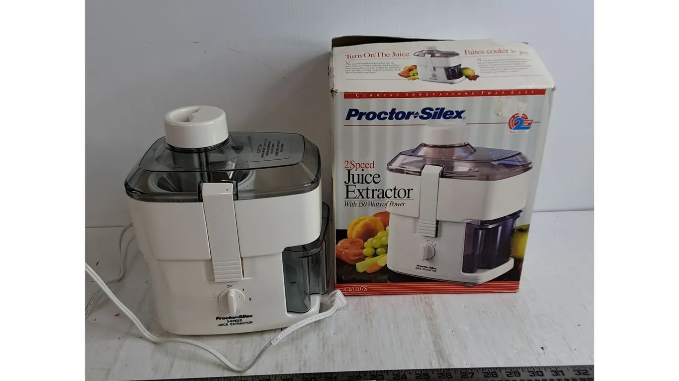 Proctor Silex Juice Extractor - Powers On