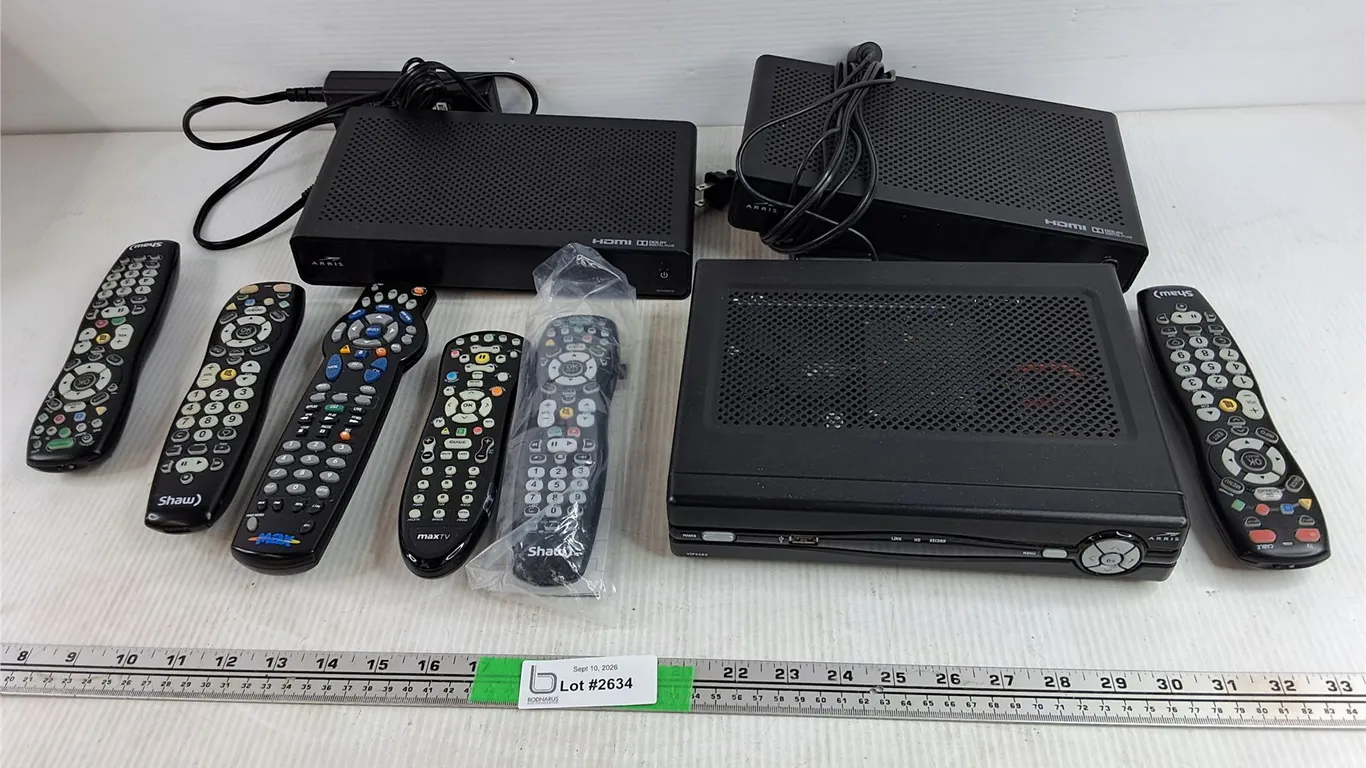 Arris TV Receivers & Remotes - Powers On, As Is