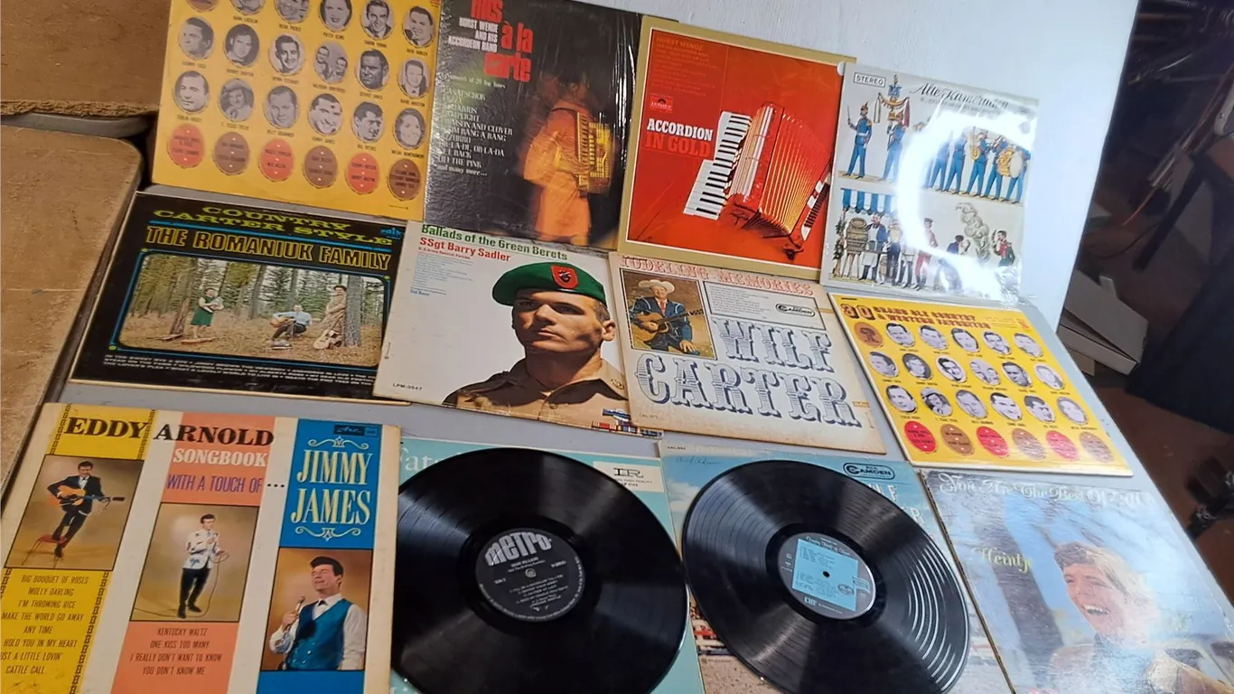 (12) Records- Hank Williams, Wilf Carter, Eddy Arnold, Misc.