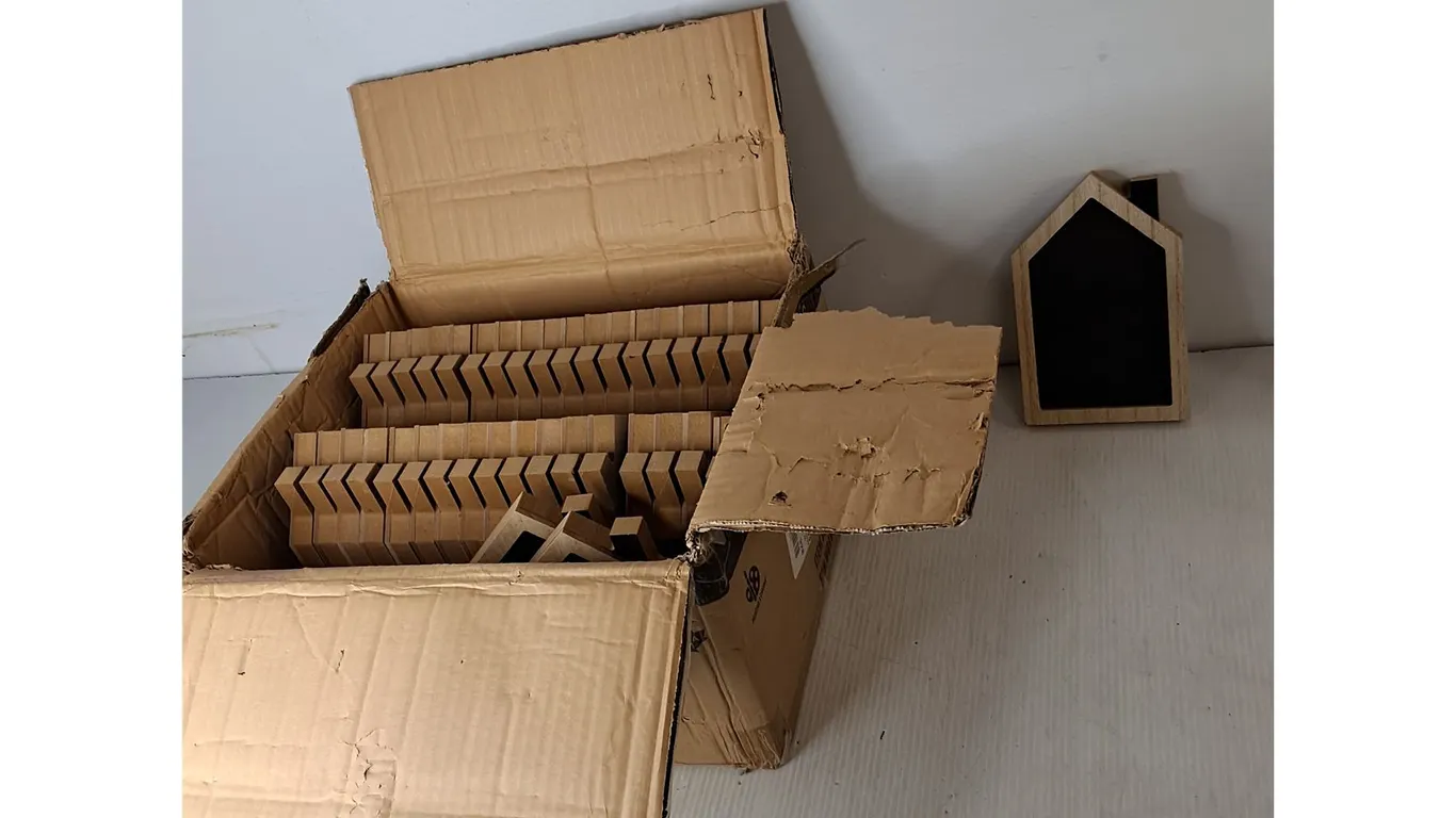 Box of Houseshaped Mini Chalkboards