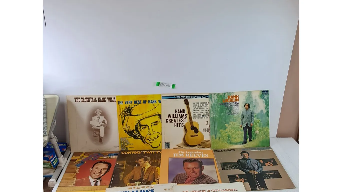 (11) Vinyl Records Country, Hank Williams, Hank Locklin, Merle Haggard, Jim Reeves, Conway Twitty,