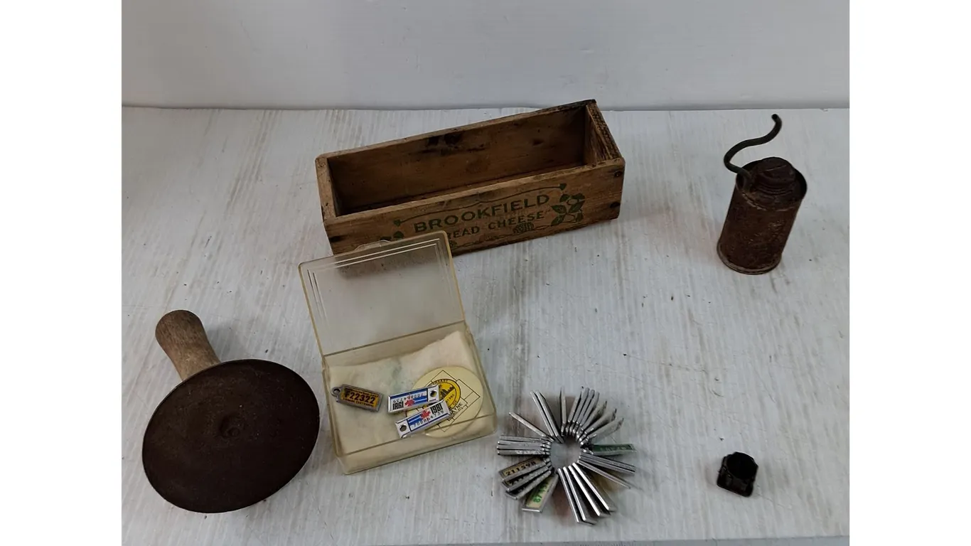 Mini Oil Can, Brookfield Spread Cheese Box, War Amputees of Canada Keychains