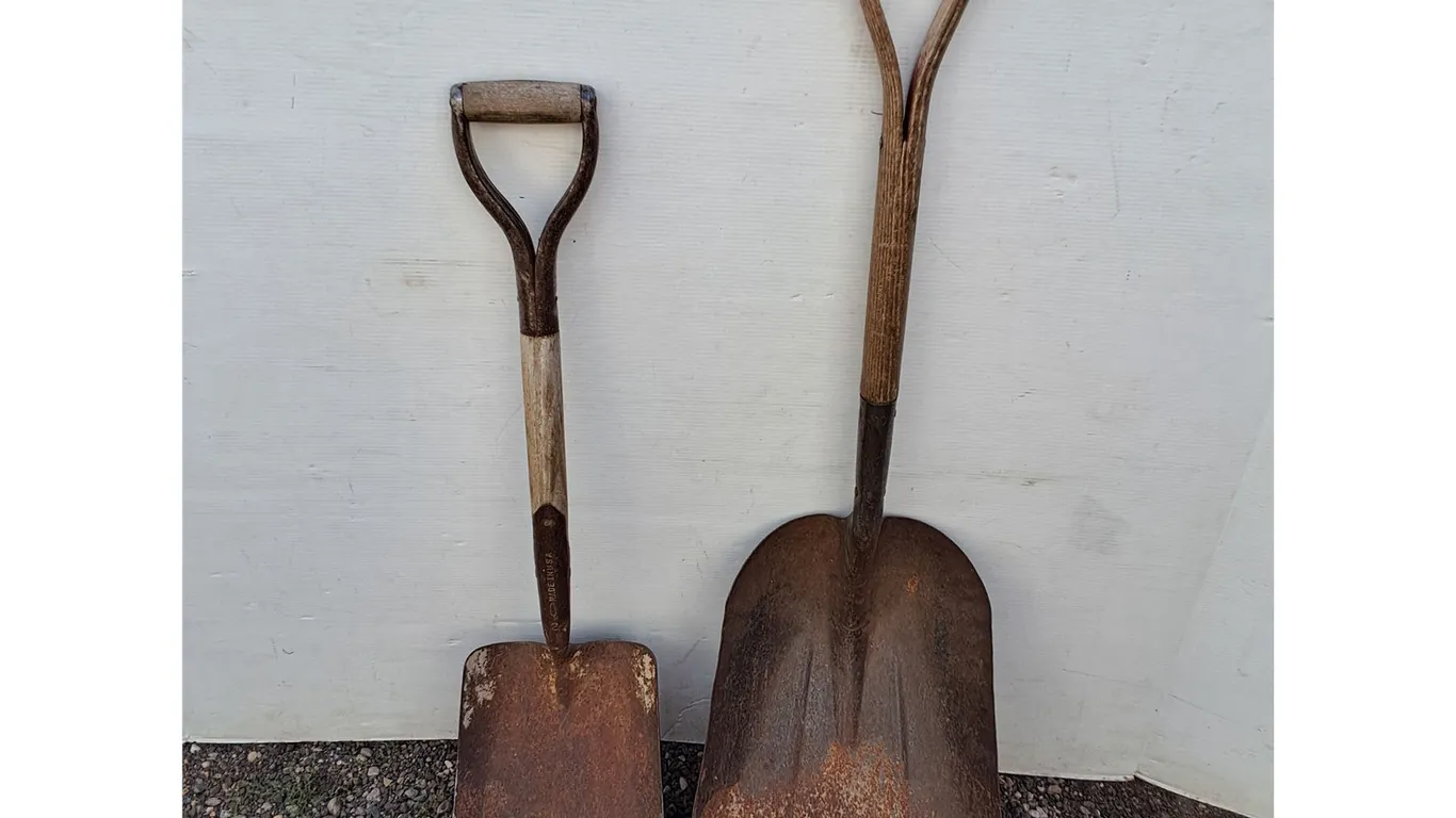 **(2) Square Shovels No Shipping