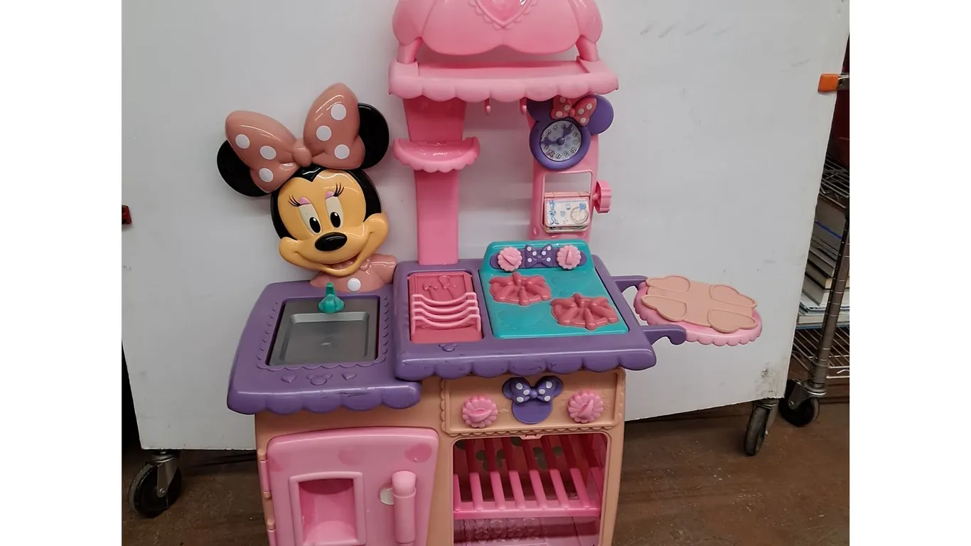 *Minnie Mouse Kitchen Playset 29" x 12" x 37.5"x - Can't Ship
