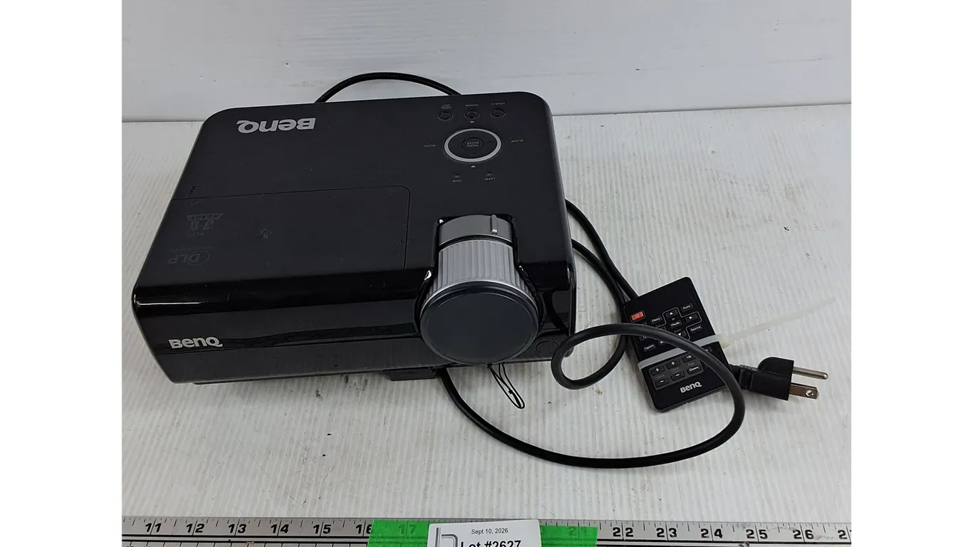 Benq Projector - Powers On, As Is