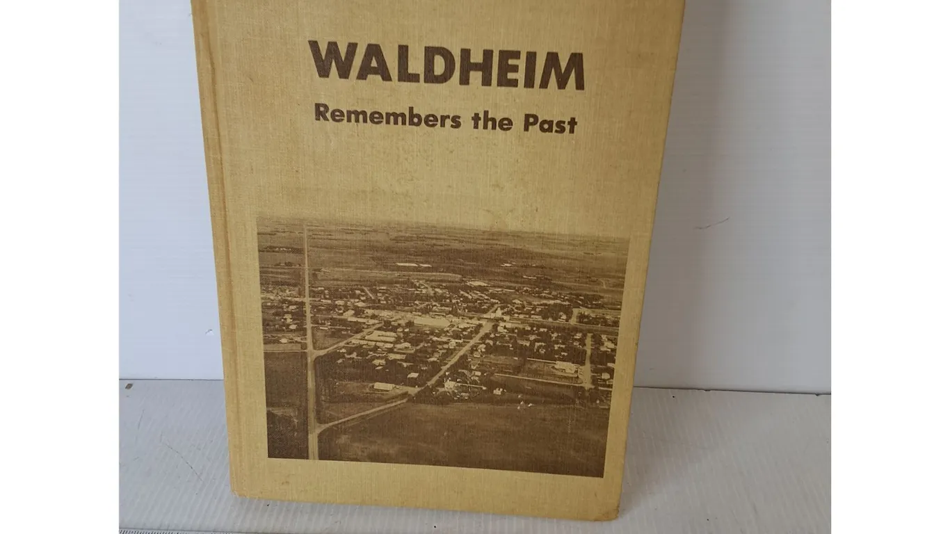 'Waldheim Remembers the Past' History Book