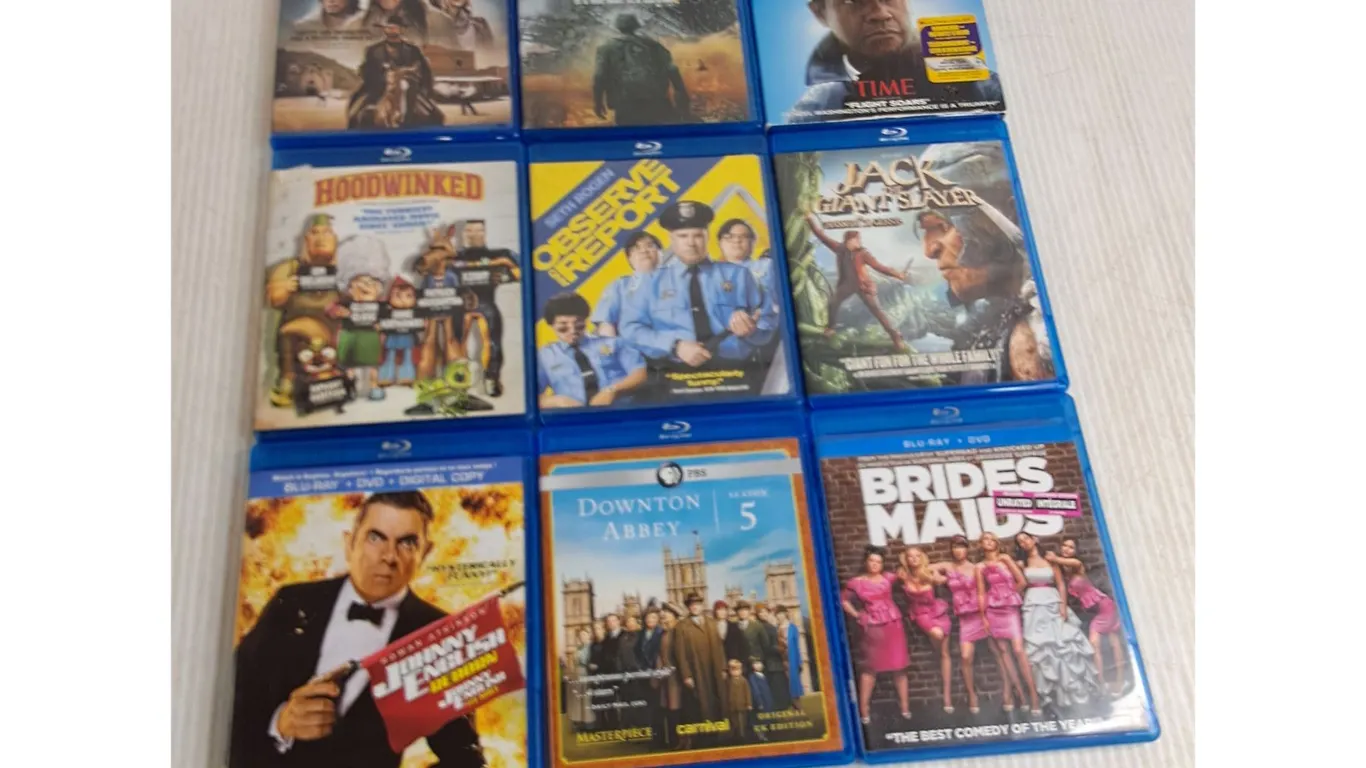 (9) Blue Ray DVD Movies - Battle Los Angeles, Flight, Bridesmaids