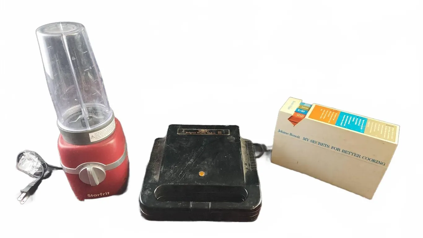 Kitchen Ware including Starfrit Blender, Salton Belgian Waffle Maker & Misc