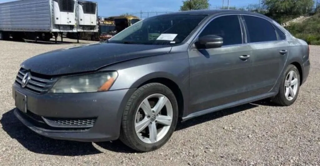 (AZ) 2013 Volkswagen Passat