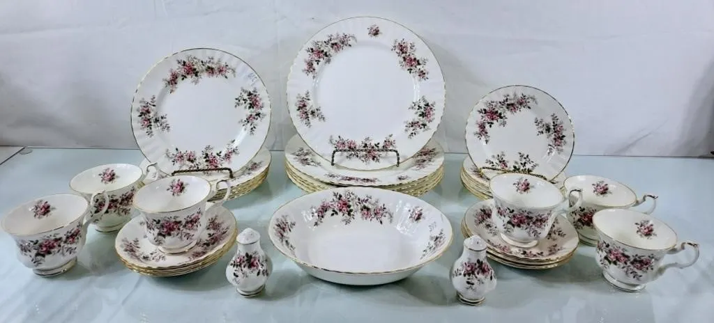Royal Albert "Lavender Rose" Fine Bone China -