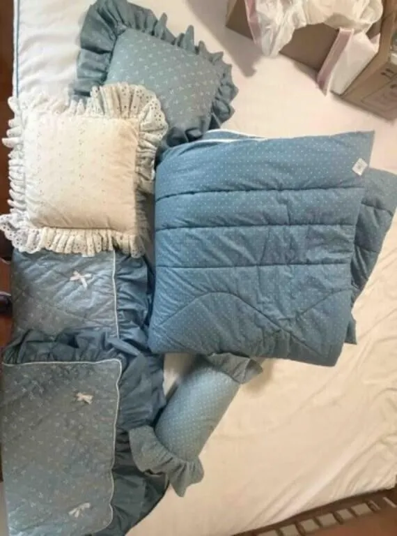 Full size comforter, 3 pillows & shams
