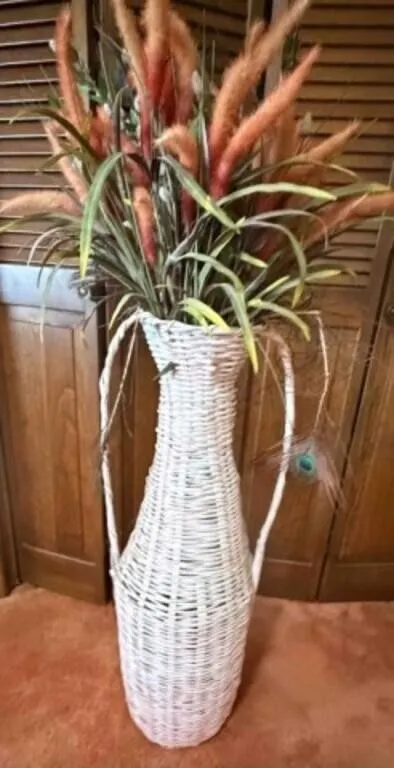 Wicker Vase Décor