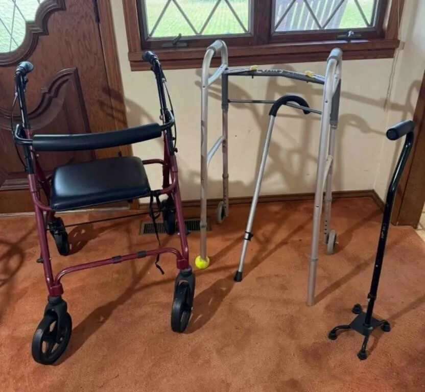 Folding Roller Walker w/seat