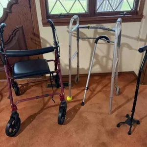 Folding Roller Walker w/seat