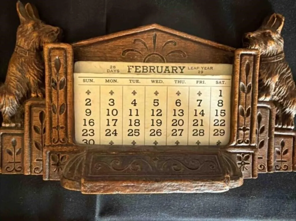 Vintage Wood Perpetual Calendar