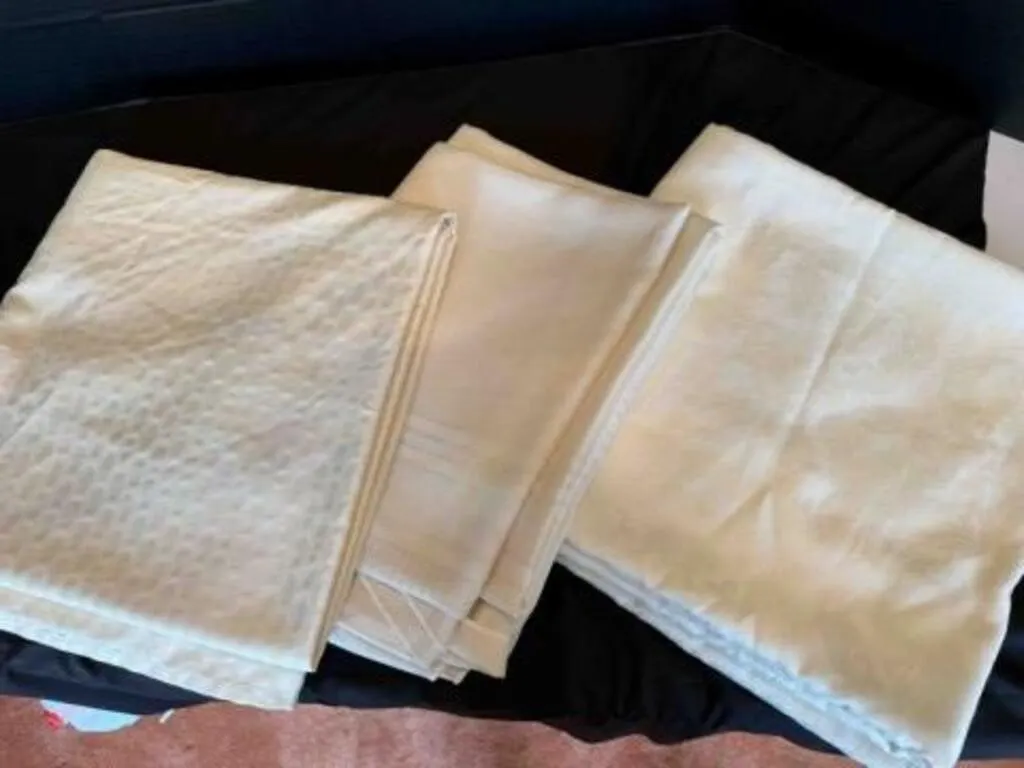 3 Table Cloths for a Rectangular Table