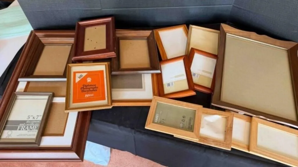 16 Wood Frames