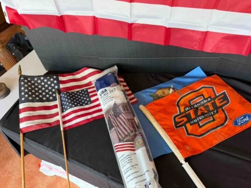 2 USA Flags, 1 Oklahoma yard Flag, USA Flag Set