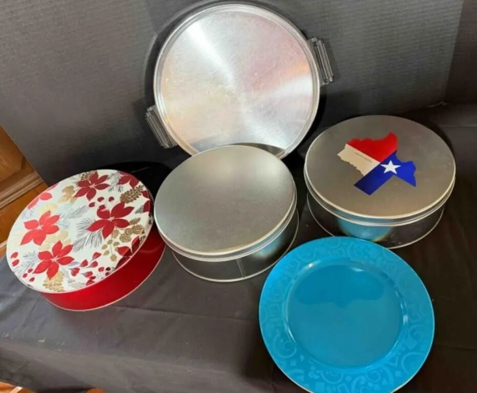3 Tins, 7 plastic plates, metal tray
