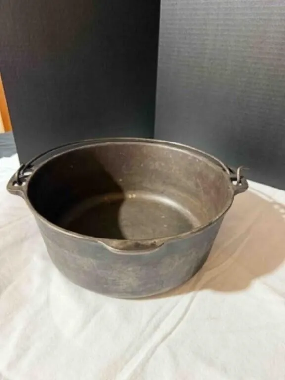 Vintage Cast Iron Dutch Oven