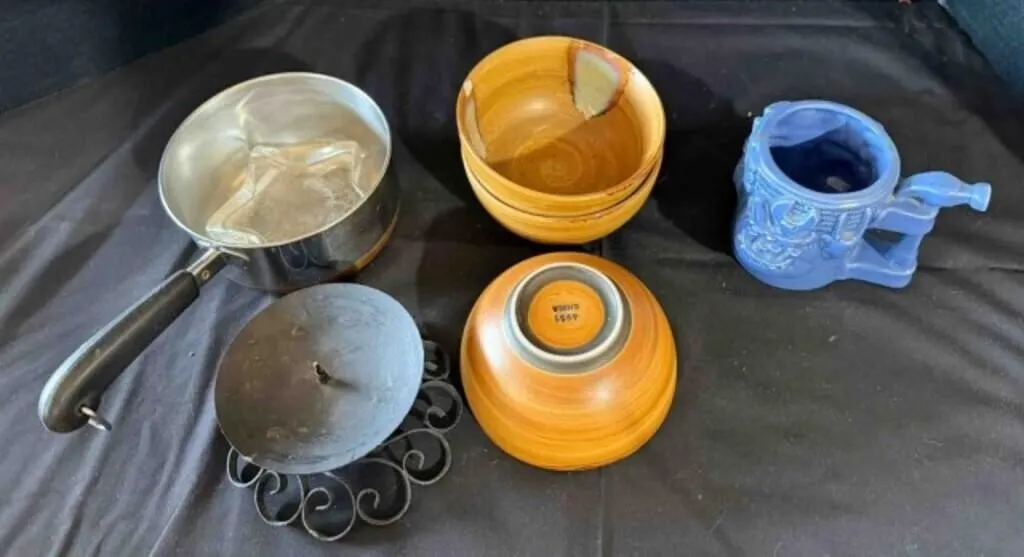 Star paper weight, 3 cereal bowls, 1 qt. pan
