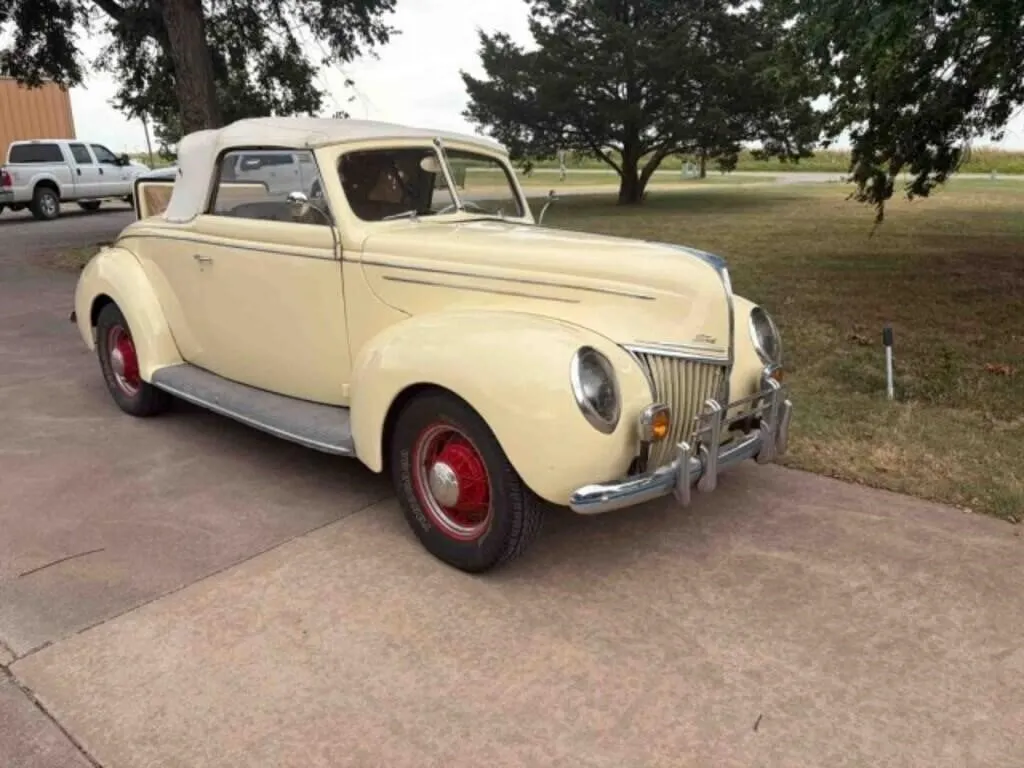1939 Ford Deluxe Convertible