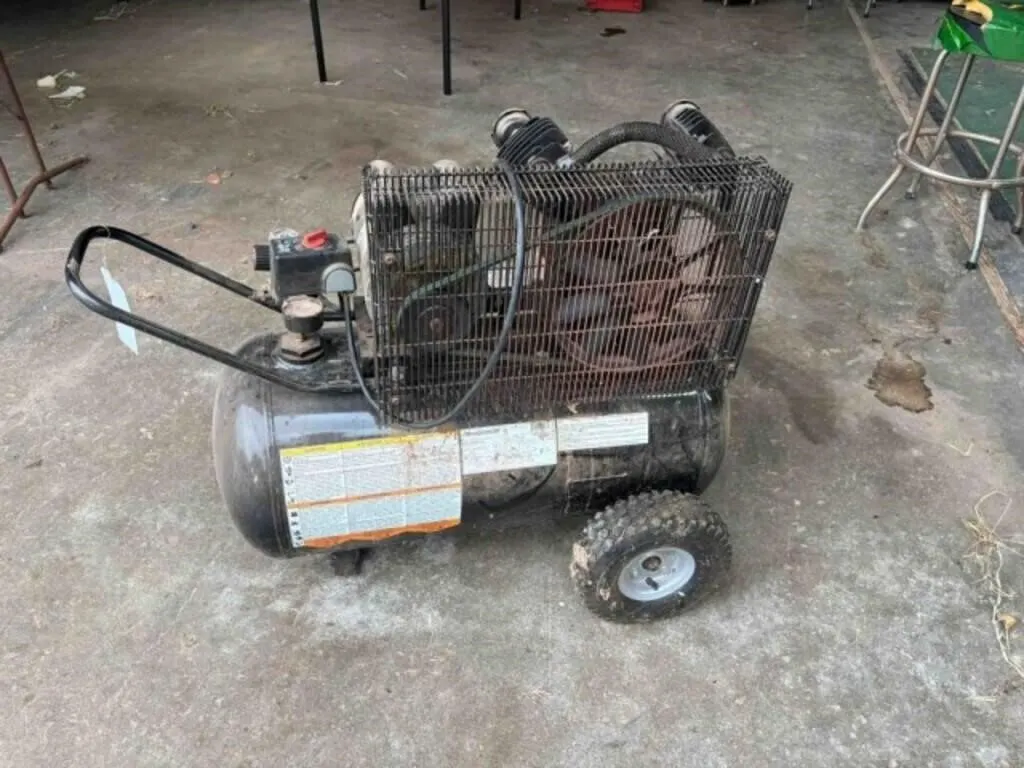 Black Diamond 20 gal Air Compressor