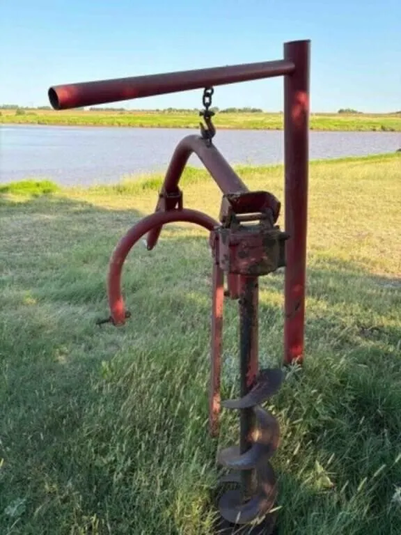 Reggiolo Mfg. Post Hole Digger