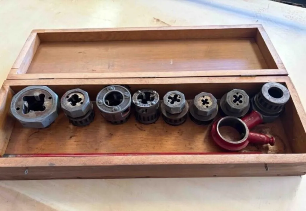 Toledo Pipe Threading Kit