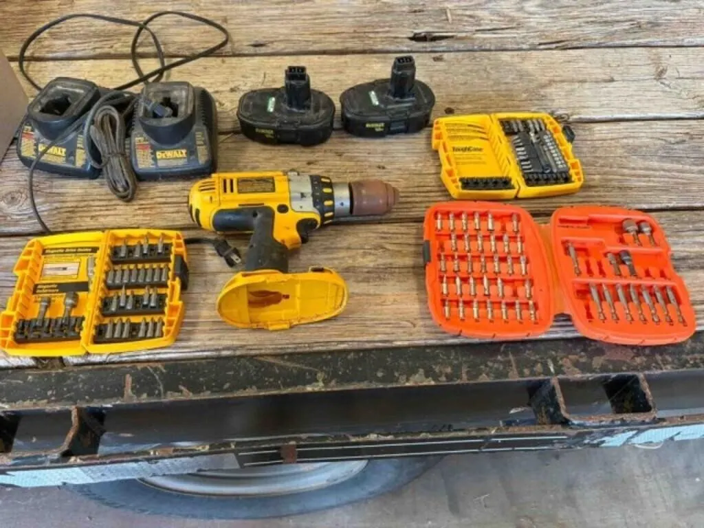 DeWalt 18v Drill and bits