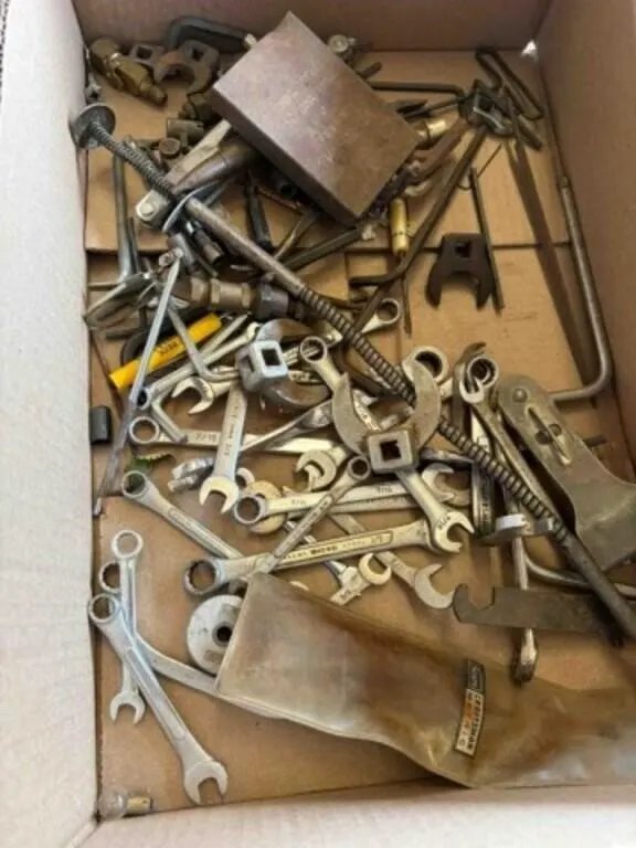 Assortment of wrenches and sockets, Fasteners
