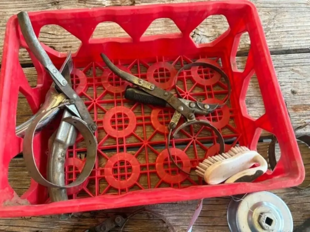 Filter wrenches, Oil Spouts