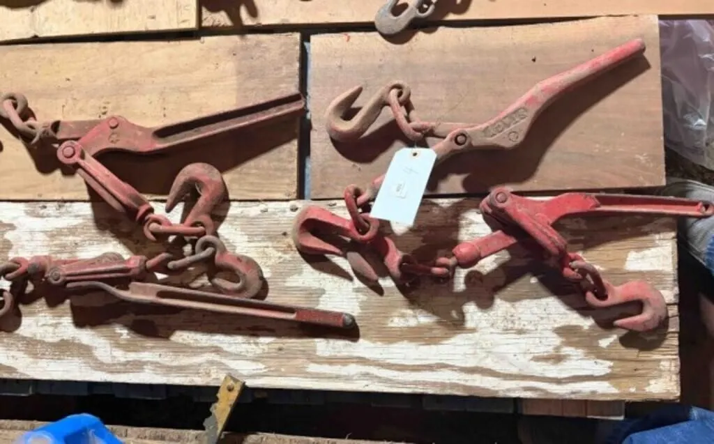 4 Red Chain Boomers