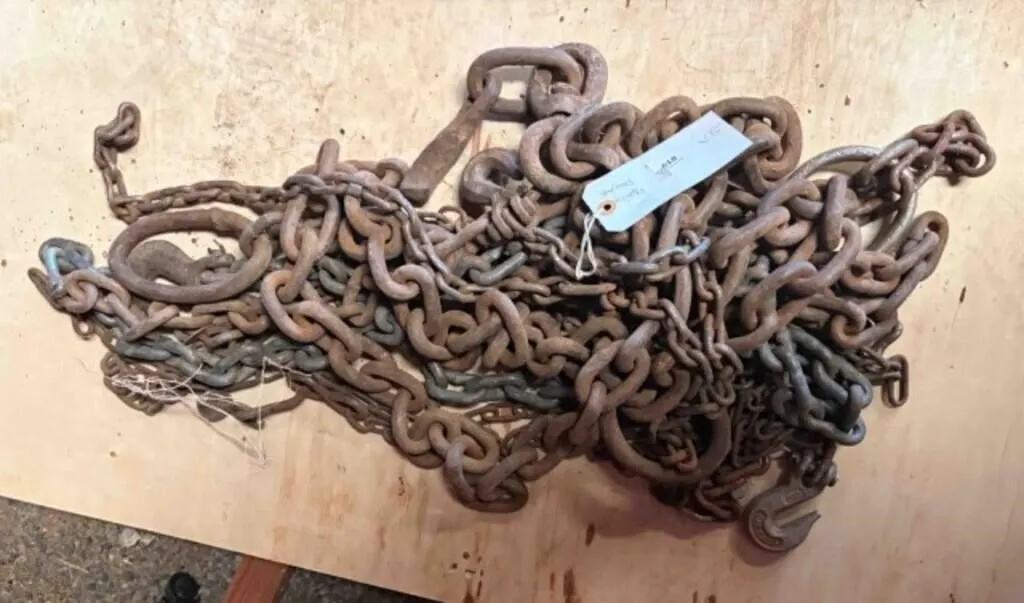 Various lengths of chain without hooks